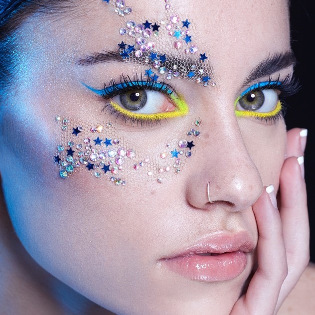 Foto y maquillaje por David Fergar.
TENDENCIAS MAQUILLAJE VERANO 2022