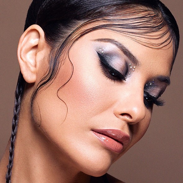Foto y maquillaje por David Fergar.
TENDENCIAS MAQUILLAJE VERANO 2022